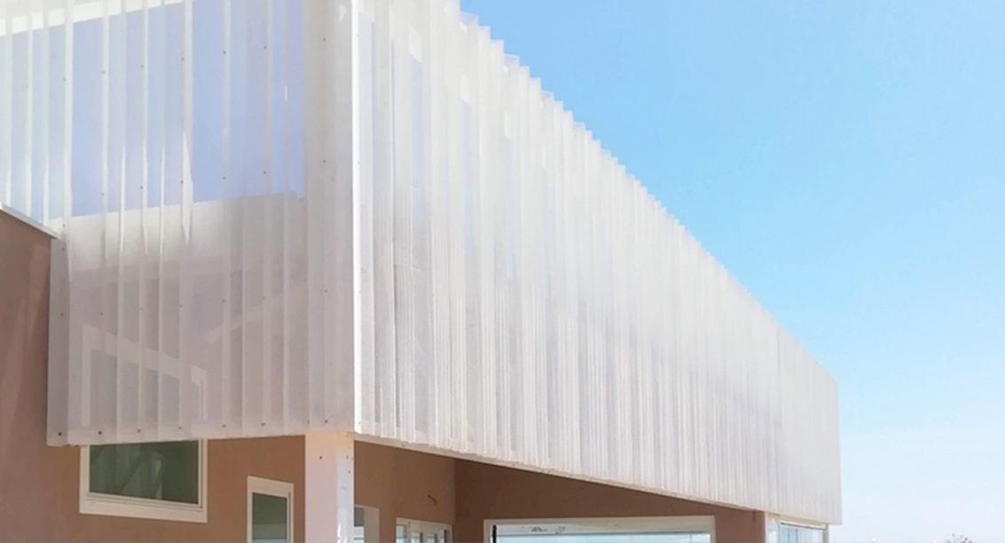 Foto di progetto di Machina Architetti Associati: Centro Servizi Spiaggia Green Oasis a Caorle. Primo piano struttura. 2019