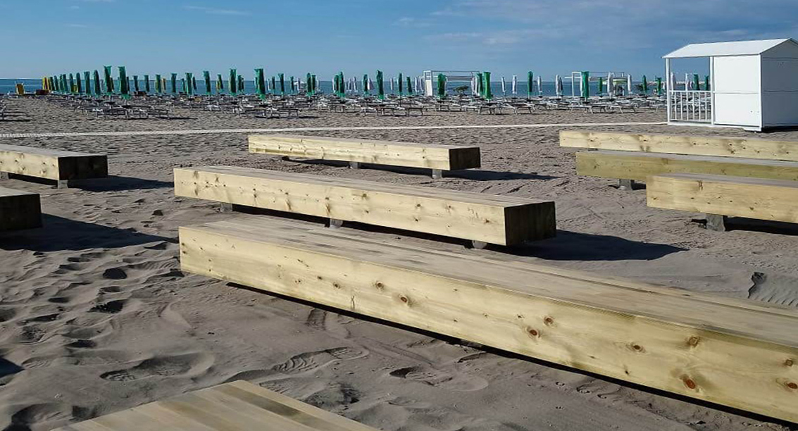 Foto di progetto di Machina Architetti Associati: Centro Servizi Spiaggia Green Oasis a Caorle. Primo piano struttura. 2019